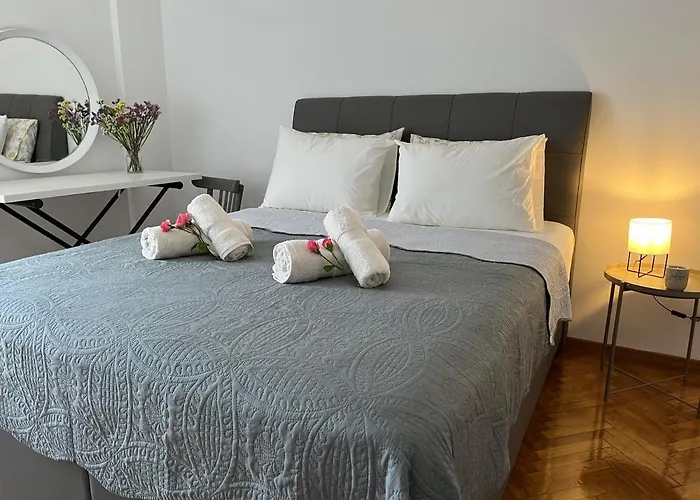 Theo Suites